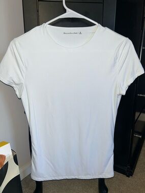 Abercrombie & Fitch White Top